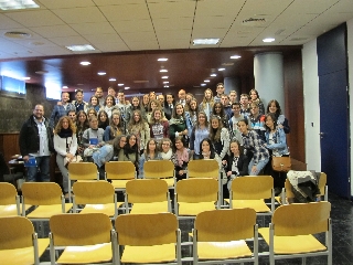 Un grupo de alumnos visita el Palacio de Justicia de Cáceres (5)